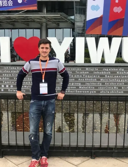 Matična SaiMai kancelarija se nalazi u gradu Yiwu gde je lociran i najveći trgovinski market na svetu za robu široke potrošnje.